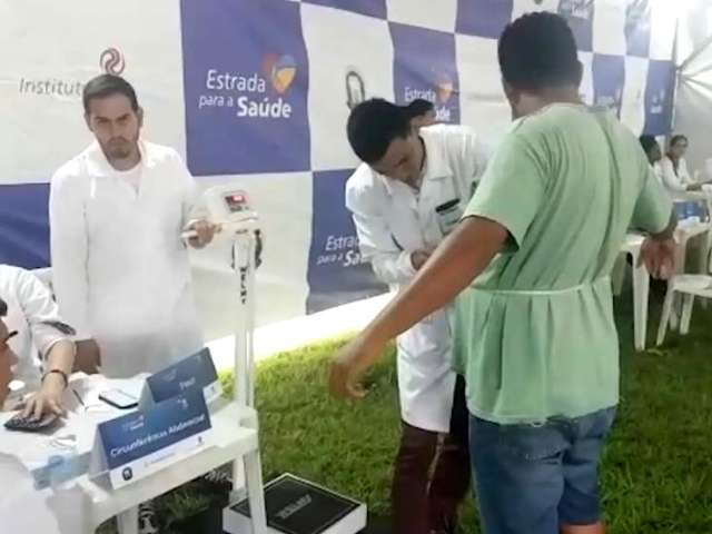 A&ccedil;&atilde;o voltada a caminhoneiros oferece de vacinas at&eacute; massagem