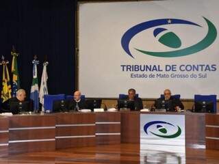 Conselheiros do Tribunal de Contas durante sessão (Foto: Mary Vasques/TCE)