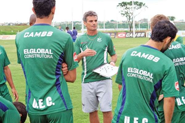 Advers&aacute;rio do Comercial contrata t&eacute;cnico campe&atilde;o da S&eacute;rie D do Brasileiro