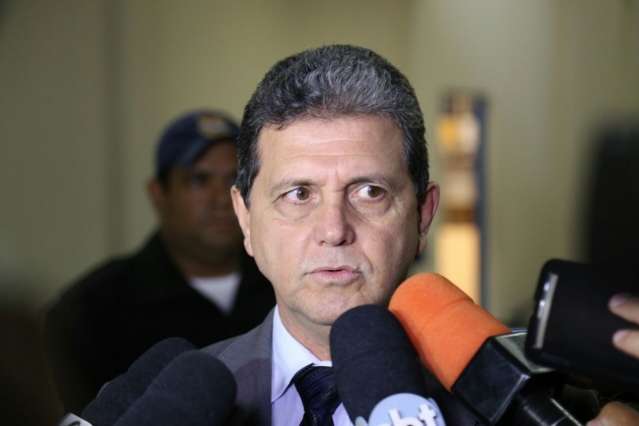 Ren&uacute;ncia de Olarte foi oficializada em sess&atilde;o de tr&ecirc;s minutos na C&acirc;mara 