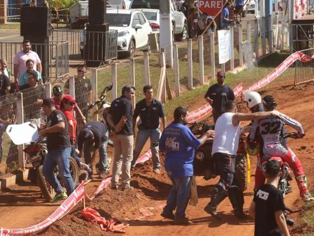 Piloto de motocross que se acidentou sofreu traumatismo craniano 