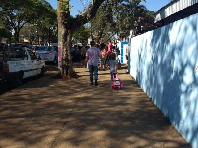 Escolas liberam alunos mais cedo e professores fazem assembleia &agrave;s 15h