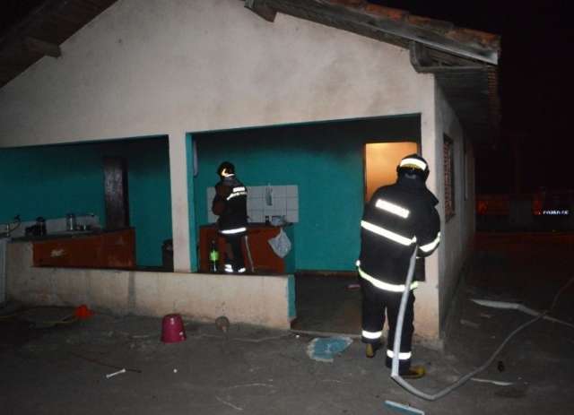 Adolescente briga com irm&atilde; e cunhado e ateia fogo em resid&ecirc;ncia