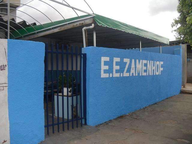 Pais s&atilde;o surpreendidos com not&iacute;cia de que escola vai encerrar atividades