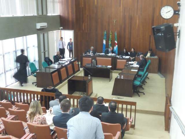 Desembargador pede vistas e ex-vereador continua preso na Capital