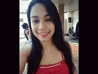 Victoria Correia Mendonça de 18 anos, foi morta com um tiro na cabeça. (Foto: Reprodução/ Facebook)