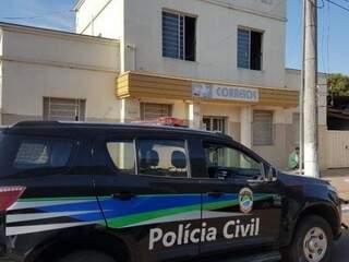 A Polícia Civil foi acionada e está à procura gravações de câmeras de outros estabelecimentos nas proximidades para identificar os autores do crime (Foto: PC de Souza/Edição MS)