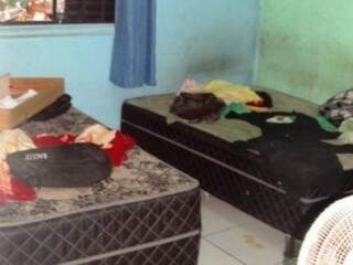 Local onde garoto foi encontrado dopado em cima da cama (Foto: Edição de Notícias)