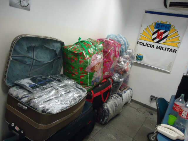  PM apreende meia tonelada de mercadorias sem nota em &ocirc;nibus vindo do Paraguai