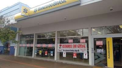 Greve dos banc&aacute;rios fecha 49 das 54 ag&ecirc;ncias de 13 cidades da regi&atilde;o