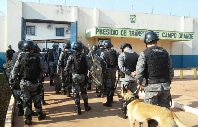 Agentes realizam pente-fino nas celas do Pres&iacute;dio de Tr&acirc;nsito da Capital