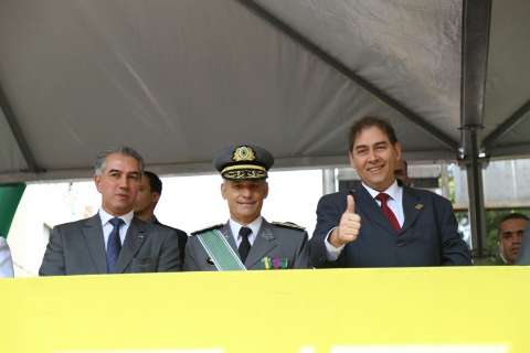 Durante desfile, Reinaldo diz que “federação precisa ser rediscutida”