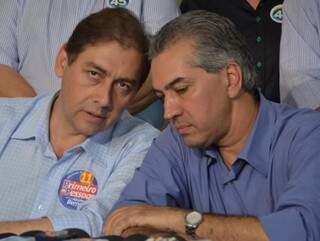 Alcides Bernal e Reinaldo Azambuja conversam após oficialização de anúncio no segundo turno da eleição para prefeito em Campo Grande. (Foto: Simão Nogueira)