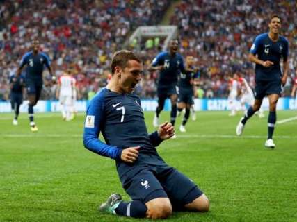 Com "ajuda" do árbitro de vídeo, França vai derrotando Croácia por 2 a 1