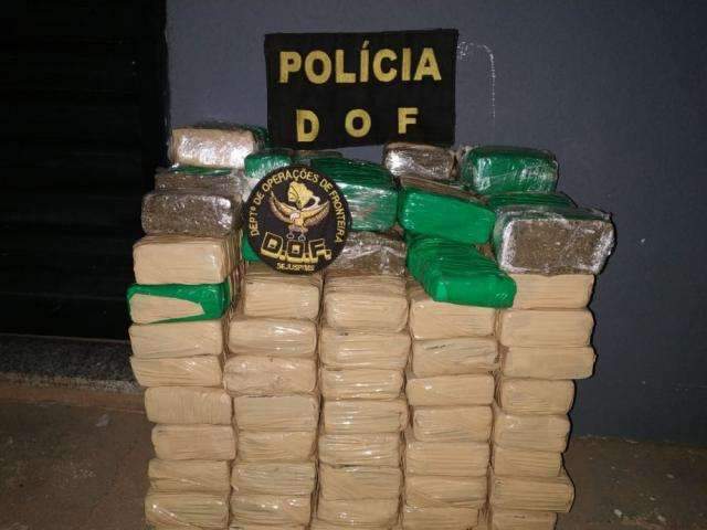 DOF encontra 67 tabletes de maconha sob lataria de ve&iacute;culo e prende traficante