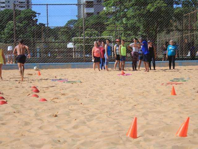 Em atividades para mulheres nos parques, maioria j&aacute; &eacute; fiel ao exerc&iacute;cio