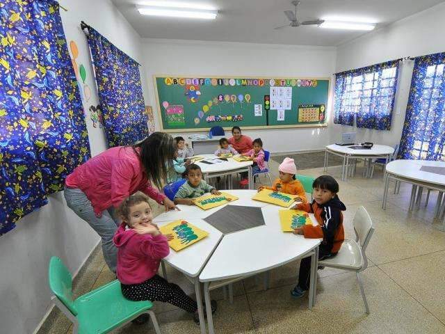 Sem auxiliares em Ceims, educadores infantis entram em greve dia 8