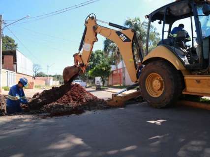 Para manter asfalto intacto, moradores impedem empresa de fazer obra