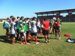 &Aacute;guia Negra aposta no entrosamento para o jogo do desespero pela s&eacute;rie D