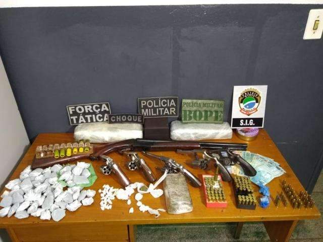 Contra o tr&aacute;fico, opera&ccedil;&atilde;o apreende 3,5 kg de droga e prende 6 pessoas