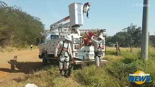 Moradores que tiveram liga&ccedil;&atilde;o de energia cortada est&atilde;o em &aacute;rea irregularmente