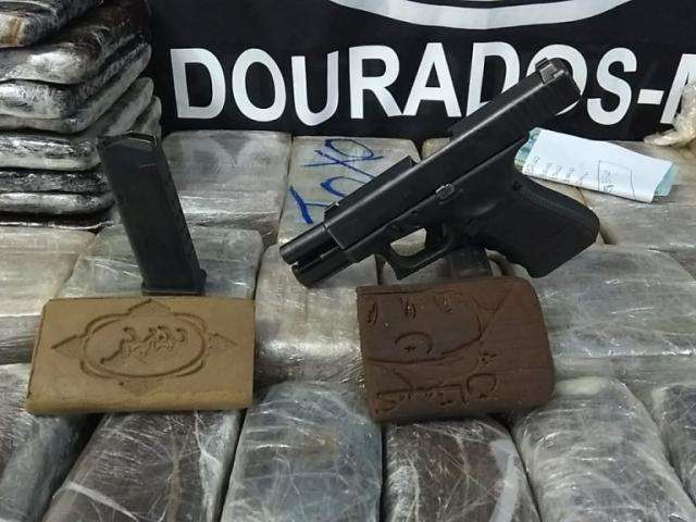 Busca por arma de uso restrito leva a 2 pris&otilde;es e apreens&atilde;o de haxixe