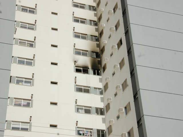  Quatro pessoas que inalaram fuma&ccedil;a em edif&iacute;cio est&atilde;o internadas 