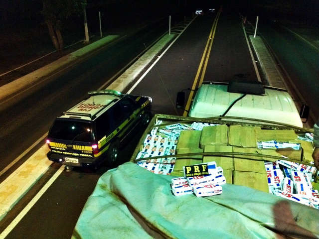  Caminh&atilde;o carregado com 30 mil pacotes de cigarro &eacute; apreendido em Bandeirantes