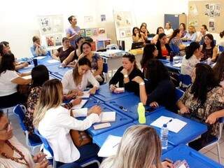 Ciclo de palestras ocorre no centro de formação da Semed e nas escolas  (Foto: Divulgação/Semed)
