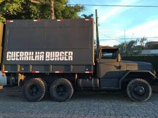 Ao invés de trailer, food truck usa caminhões de guerra