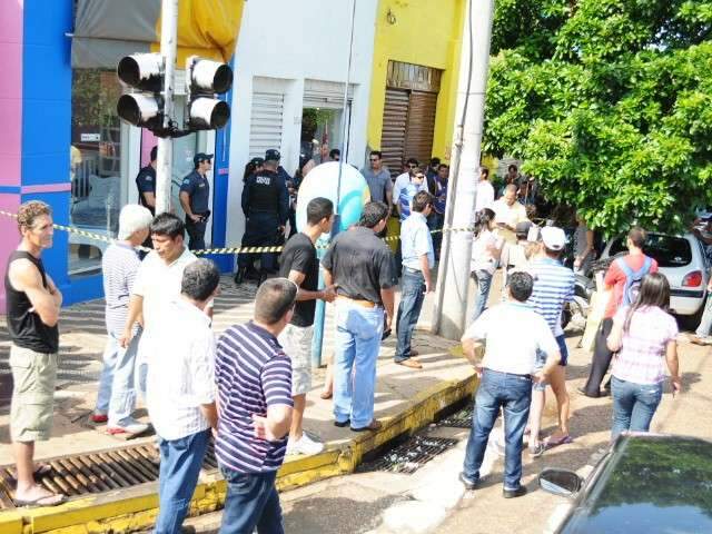 Homem atira em mulher e tenta suic&iacute;dio em loja no Centro da Capital