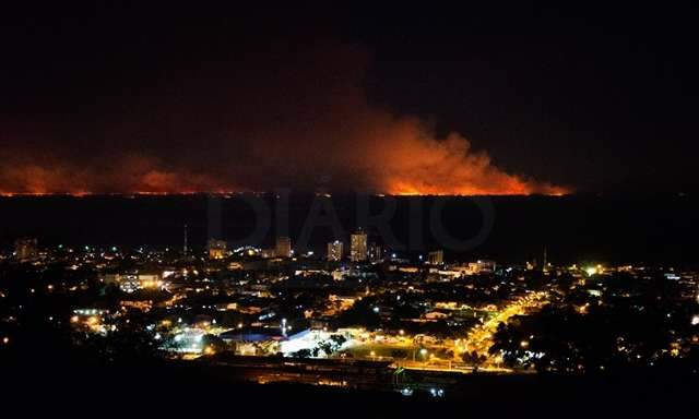 Com calor e tempo seco, focos de inc&ecirc;ndio se espalham pela fronteira 