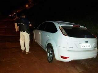 Três dos seis carros foram encontrados abandonados após suspeita contra policiais (Foto: ABC Color)
