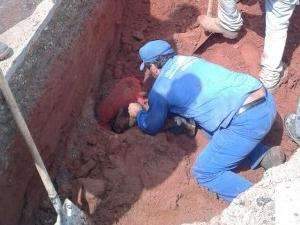 Estado de sa&uacute;de de oper&aacute;rio soterrado durante obra &eacute; est&aacute;vel 