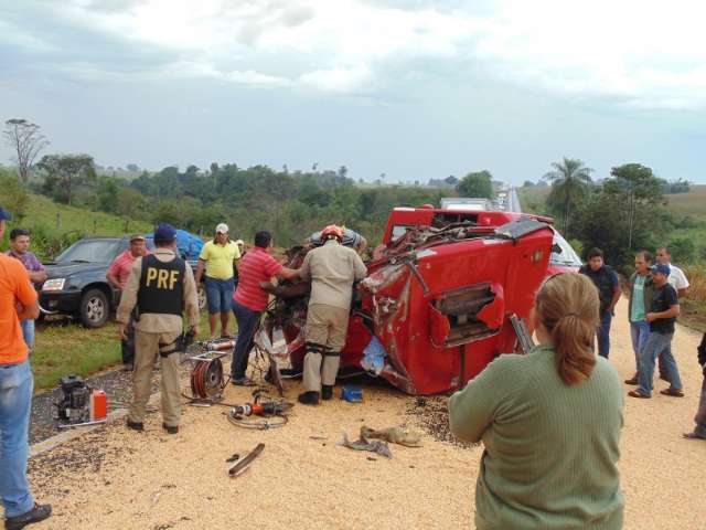 Parananense morre em acidente com 3 carretas em Mundo Novo