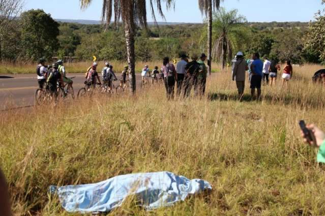 Homem morto em acidente na sa&iacute;da para Rochedo foi lan&ccedil;ado a 30 metros 