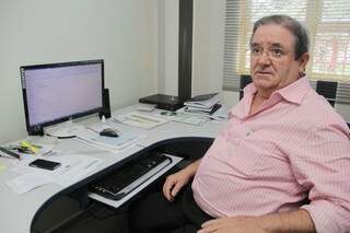 O contador Roberto Estrada afirma que 70% dos seus clientes já estão com a declaração realizada (Foto: Marcos Ermínio)