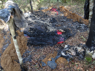 Acampamento foi incendiado em área à margem de estrada vicinal de Iguatemi (Foto: Divulgação MPF)