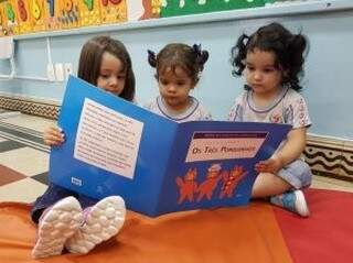 Crianças são estimuladas a ler através de projetos de leitura.(Foto: Divulgação/ Dom Bosco)