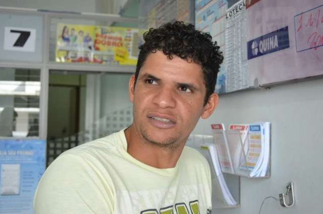 Pr&ecirc;mio da Mega vira esperan&ccedil;a de brasileiro para enfrentar a &quot;crise&quot;