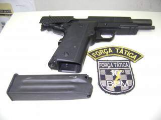 Arma havia sido roubada de uma escrivã da Polícia Civil em 9 de outubro de 2009.