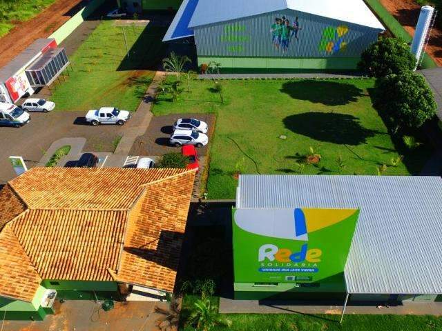 Em &aacute;rea carente, governador inaugura segunda unidade de programa social