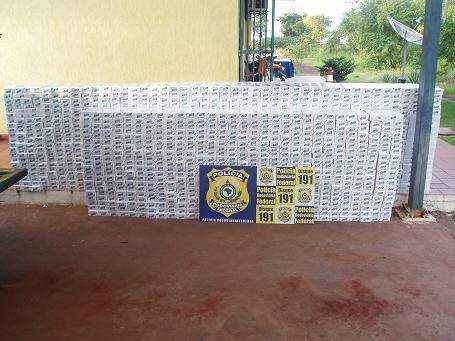  Pol&iacute;cia apreende caminhonete com cigarros