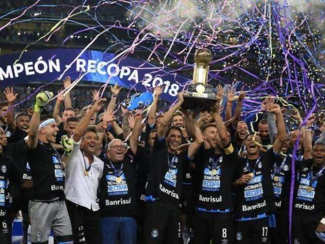 Grohe salva a noite e Gr&ecirc;mio conquista a Recopa Sul-Americana