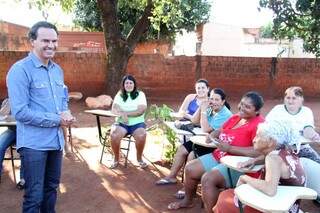 Marquinhos Trad apresenta suas propostas durante reunião em bairros (Foto: Divulgação - Assessoria)