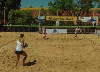 Quadra de areia da AABB recebe Circuito de Beach Tennis a partir de amanhã até domingo (Foto: Divulgação)