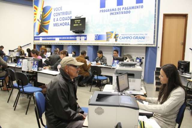 Frio n&atilde;o atrapalha e pelo menos 500 pessoas realizam recadastramento 