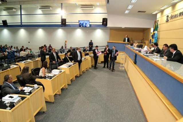 C&acirc;mara oficializa troca de vereadores e define nova mesa diretora