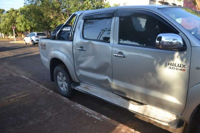 Motociclista avan&ccedil;a sinal vermelho e morre ap&oacute;s atingir Hilux na Bandeiras