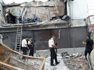 Imagens mostram empresa destruída após assalto.
 (Foto: Mariana Ladaga/ABC Color)